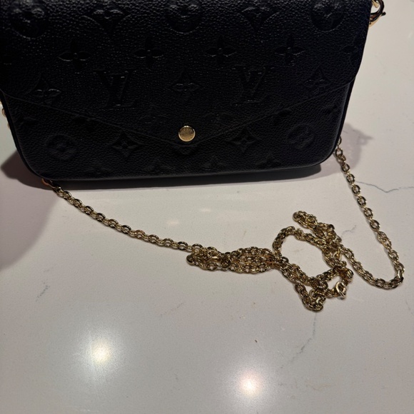 Louis Vuitton crossbody bag - Picture 10 of 11